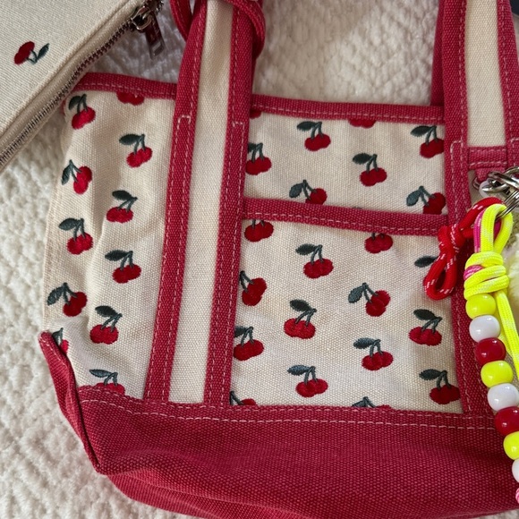 NWT Madden Cherry Tote - Red and Cream With Keychains - Picture 3 of 12